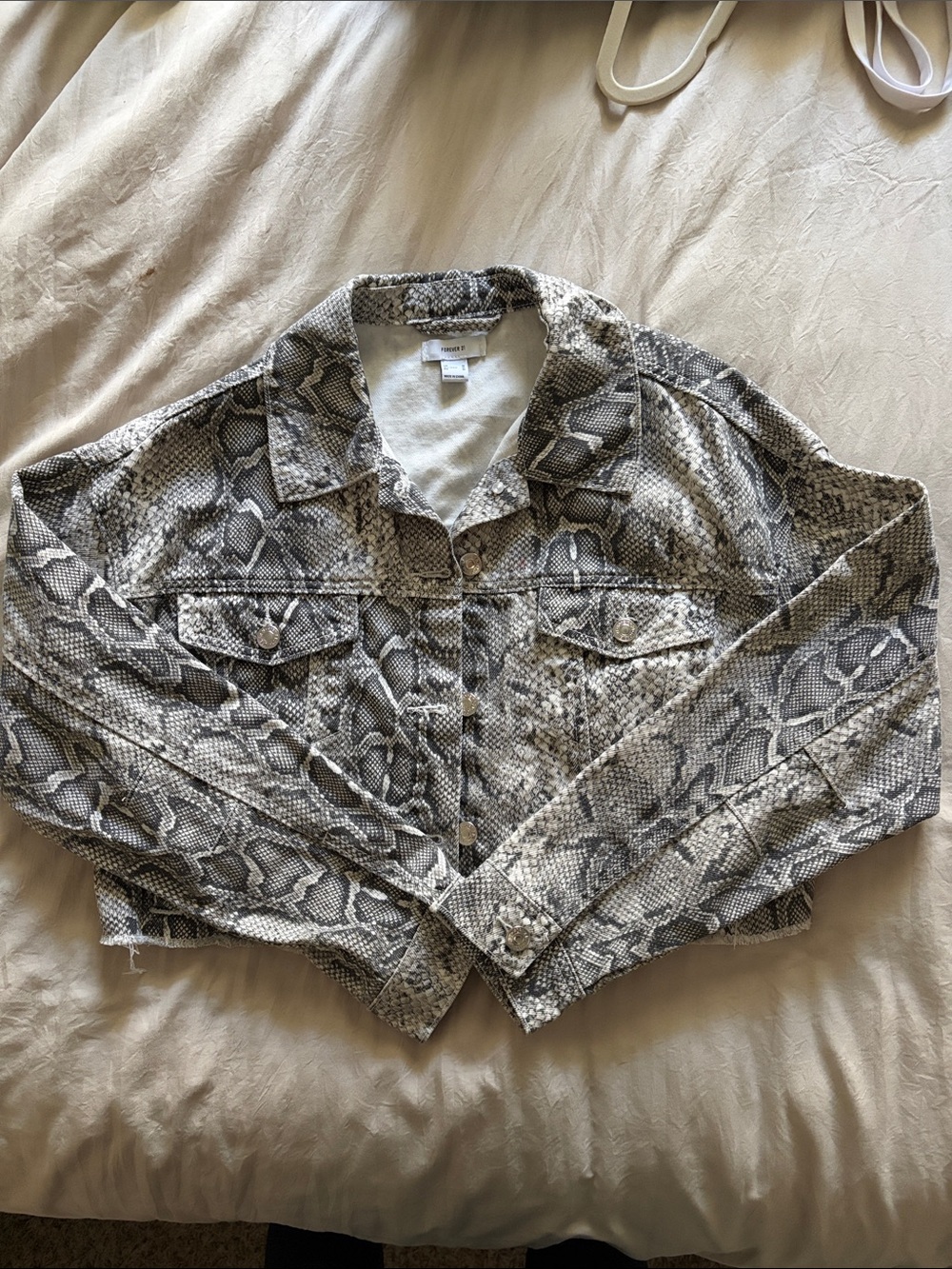 Forever 21 Snake Print Cropped Jacket - Gray, White